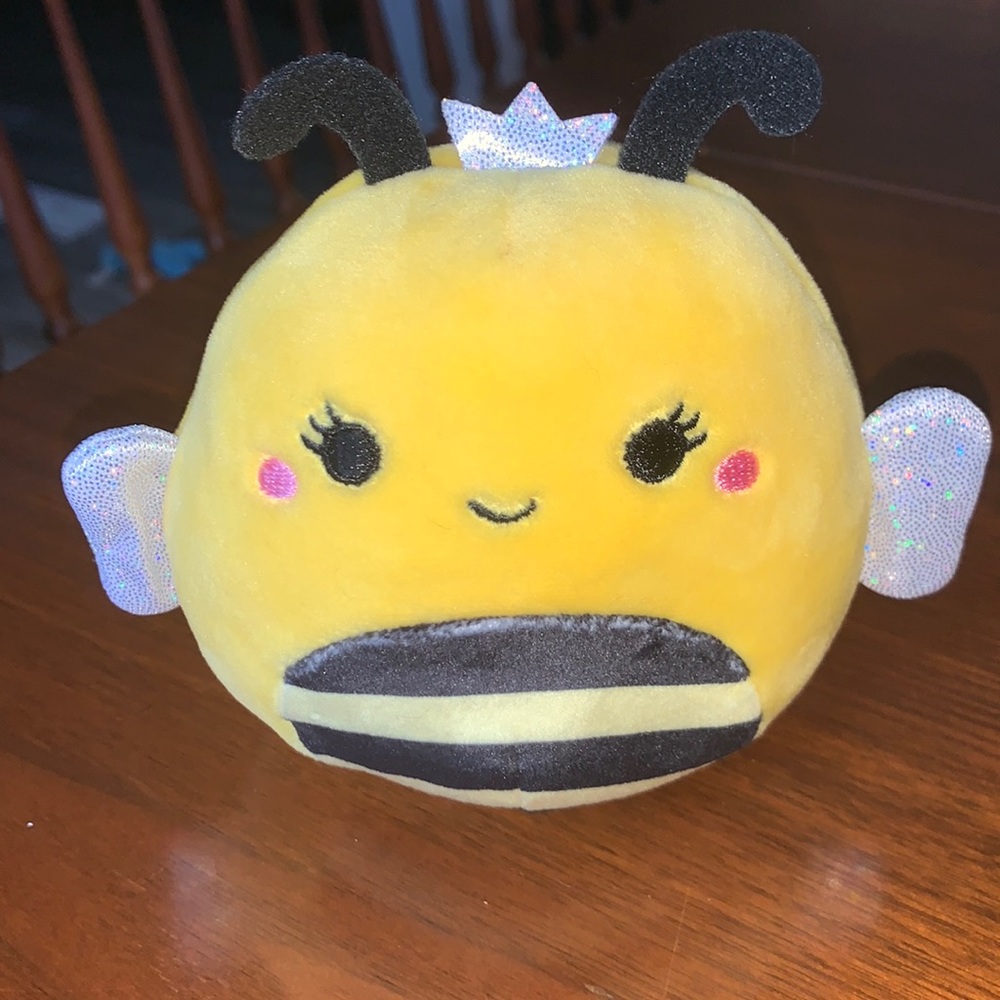 Squishmallows Yellow and Black Sunny the Bumblebee ❤️